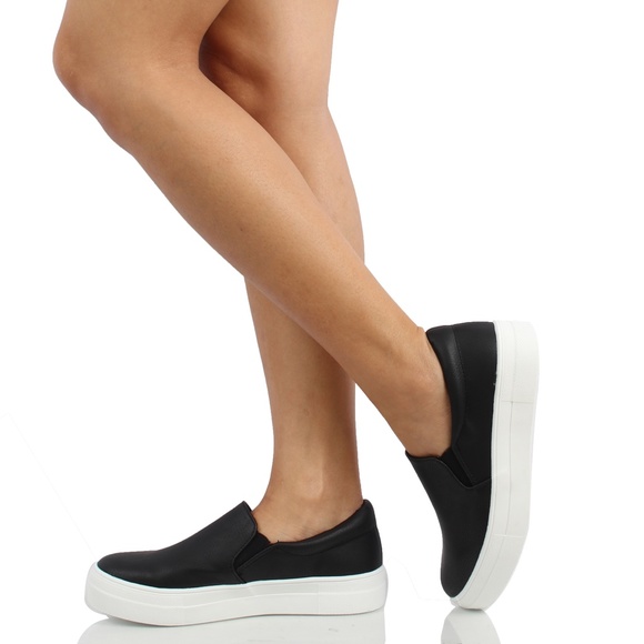 Size 7.5 Black Faux Leather Elastic Slip On Sneaker Shoes - Picture 5 of 6